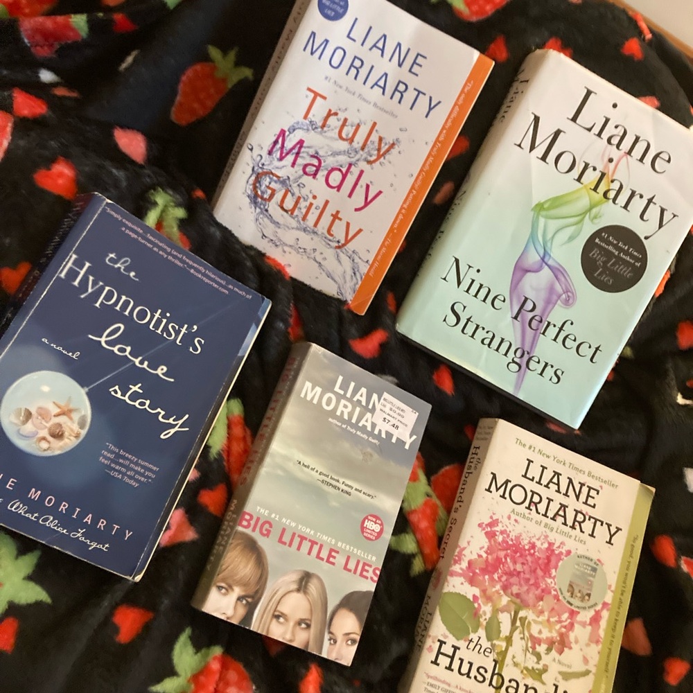 Liane Moriarty Book Bundle 5 books total 1 Hardcover 4 Paperback as pictured - Picture 2 of 5
